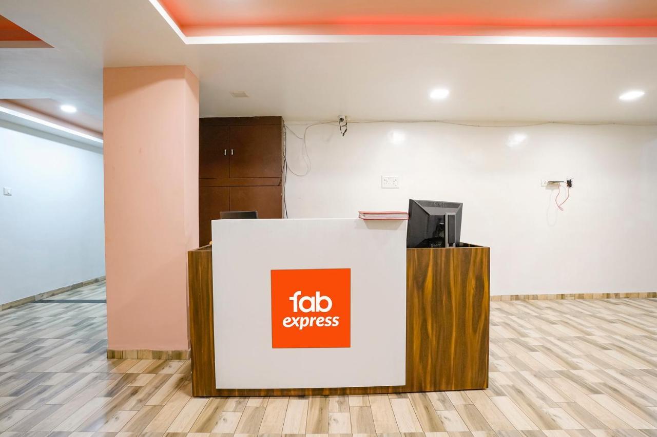 Hotel Fabexpress Blue Stone Súrat Exteriér fotografie
